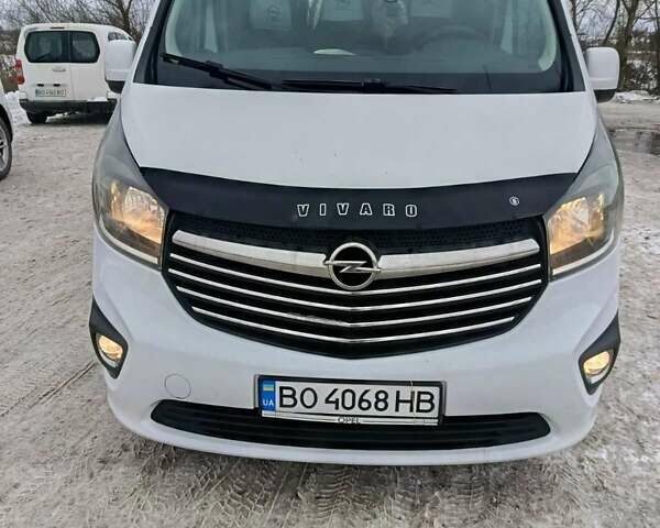 Белый Опель Виваро, объемом двигателя 1.6 л и пробегом 199 тыс. км за 14800 $, фото 1 на Automoto.ua