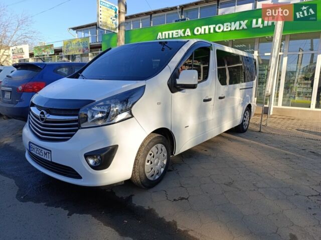 Белый Опель Виваро, объемом двигателя 1.6 л и пробегом 196 тыс. км за 13700 $, фото 1 на Automoto.ua