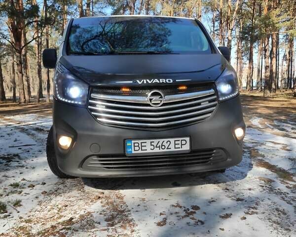 Белый Опель Виваро, объемом двигателя 1.6 л и пробегом 389 тыс. км за 12100 $, фото 1 на Automoto.ua