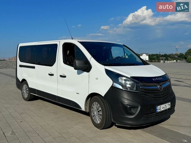Белый Опель Виваро, объемом двигателя 1.6 л и пробегом 292 тыс. км за 12900 $, фото 1 на Automoto.ua