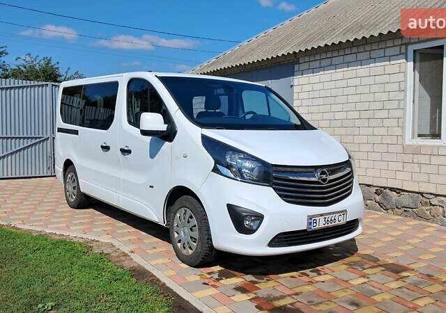Белый Опель Виваро, объемом двигателя 1.6 л и пробегом 172 тыс. км за 15200 $, фото 1 на Automoto.ua