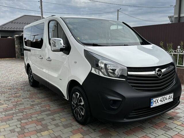 Белый Опель Виваро, объемом двигателя 1.6 л и пробегом 170 тыс. км за 13551 $, фото 1 на Automoto.ua