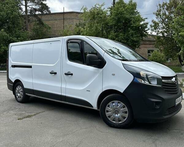 Белый Опель Виваро, объемом двигателя 1.6 л и пробегом 250 тыс. км за 12300 $, фото 1 на Automoto.ua