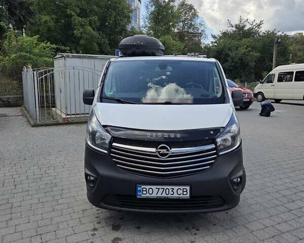 Белый Опель Виваро, объемом двигателя 1.6 л и пробегом 152 тыс. км за 14700 $, фото 1 на Automoto.ua