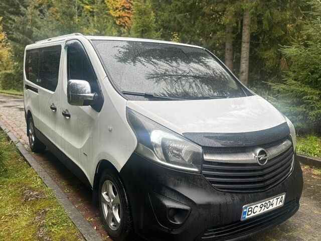 Белый Опель Виваро, объемом двигателя 1.6 л и пробегом 248 тыс. км за 14200 $, фото 1 на Automoto.ua
