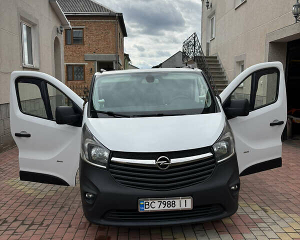 Белый Опель Виваро, объемом двигателя 1.6 л и пробегом 250 тыс. км за 15300 $, фото 1 на Automoto.ua
