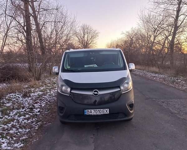 Белый Опель Виваро, объемом двигателя 1.6 л и пробегом 233 тыс. км за 15299 $, фото 1 на Automoto.ua