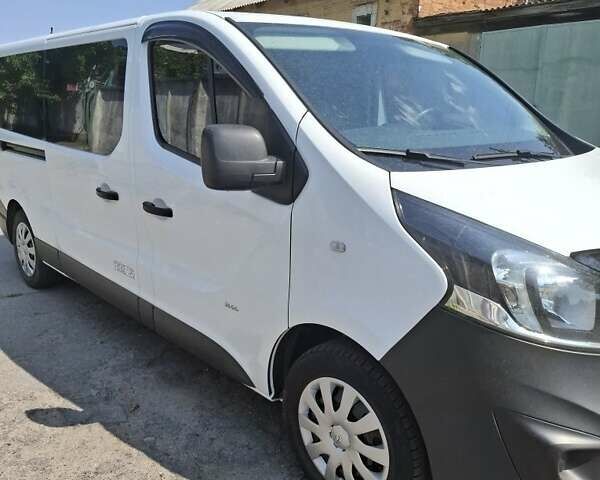 Белый Опель Виваро, объемом двигателя 1.6 л и пробегом 130 тыс. км за 16000 $, фото 1 на Automoto.ua