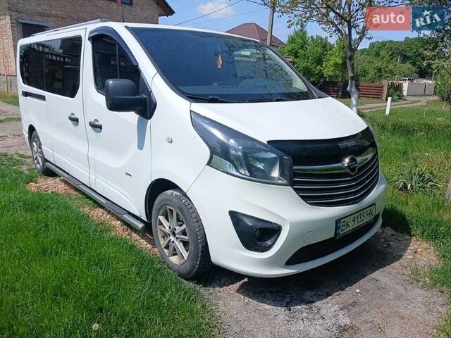 Белый Опель Виваро, объемом двигателя 1.6 л и пробегом 389 тыс. км за 14700 $, фото 1 на Automoto.ua