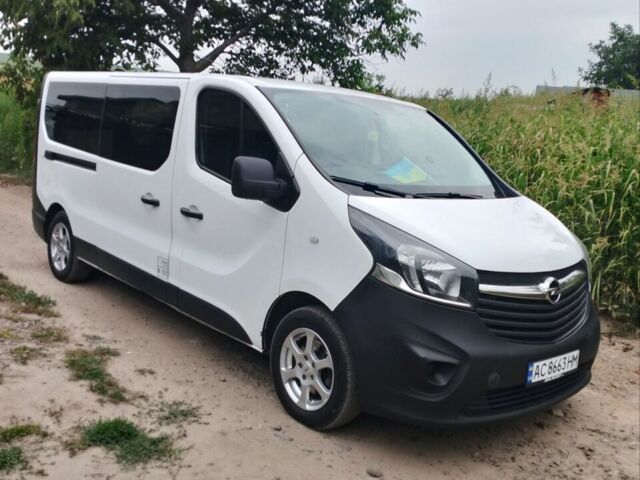 Белый Опель Виваро, объемом двигателя 1.6 л и пробегом 331 тыс. км за 15000 $, фото 1 на Automoto.ua