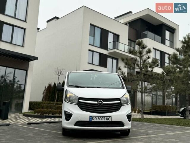 Белый Опель Виваро, объемом двигателя 1.6 л и пробегом 280 тыс. км за 15700 $, фото 1 на Automoto.ua