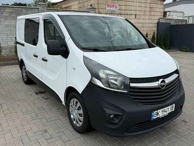Белый Опель Виваро, объемом двигателя 1.6 л и пробегом 246 тыс. км за 9650 $, фото 1 на Automoto.ua