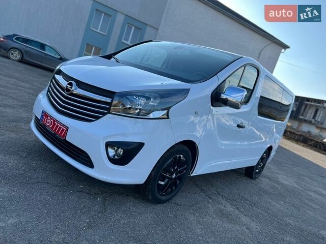 Белый Опель Виваро, объемом двигателя 1.6 л и пробегом 209 тыс. км за 17800 $, фото 1 на Automoto.ua