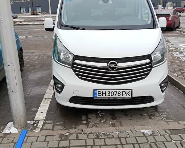 Белый Опель Виваро, объемом двигателя 1.6 л и пробегом 257 тыс. км за 14300 $, фото 1 на Automoto.ua