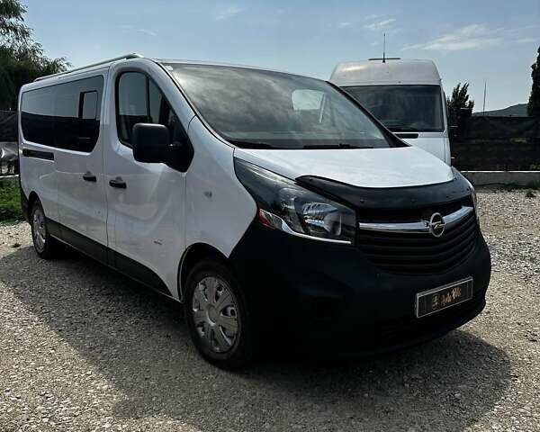 Белый Опель Виваро, объемом двигателя 1.6 л и пробегом 348 тыс. км за 15899 $, фото 1 на Automoto.ua