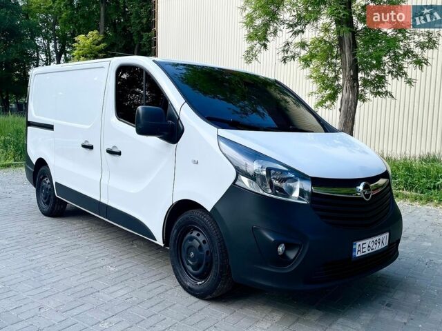 Белый Опель Виваро, объемом двигателя 1.6 л и пробегом 199 тыс. км за 11700 $, фото 1 на Automoto.ua
