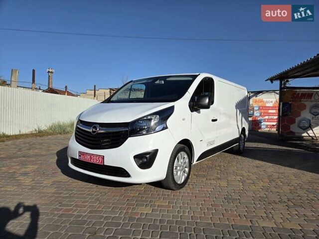 Белый Опель Виваро, объемом двигателя 1.6 л и пробегом 245 тыс. км за 14800 $, фото 1 на Automoto.ua