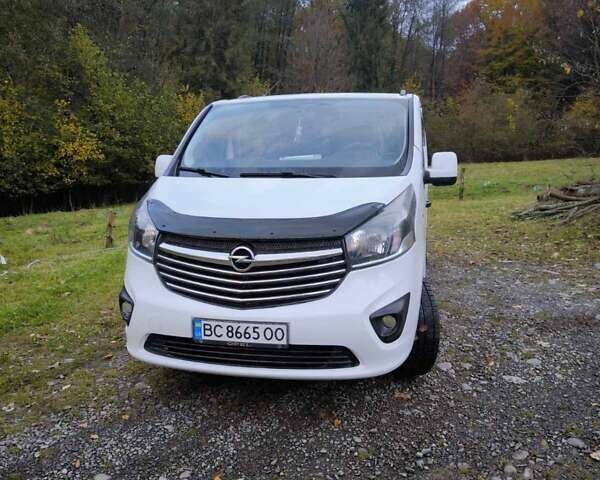 Белый Опель Виваро, объемом двигателя 1.6 л и пробегом 254 тыс. км за 16999 $, фото 1 на Automoto.ua