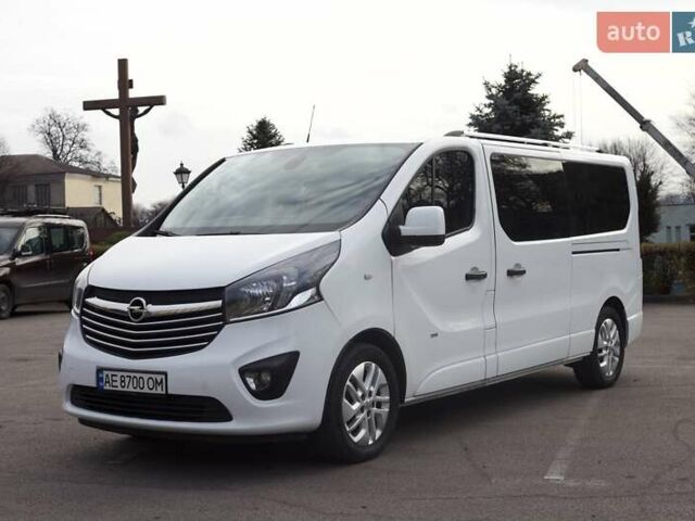 Белый Опель Виваро, объемом двигателя 1.6 л и пробегом 195 тыс. км за 17500 $, фото 1 на Automoto.ua