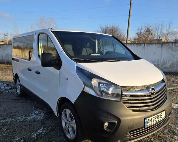 Белый Опель Виваро, объемом двигателя 1.6 л и пробегом 184 тыс. км за 16000 $, фото 1 на Automoto.ua
