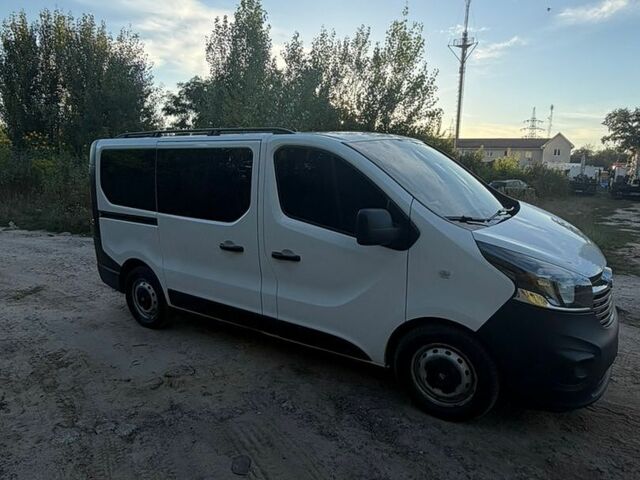 Білий Опель Віваро, об'ємом двигуна 1.6 л та пробігом 210 тис. км за 17000 $, фото 1 на Automoto.ua