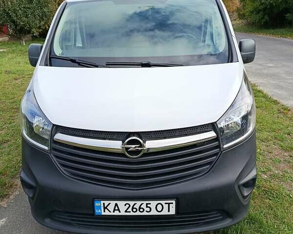 Белый Опель Виваро, объемом двигателя 1.6 л и пробегом 221 тыс. км за 15999 $, фото 1 на Automoto.ua