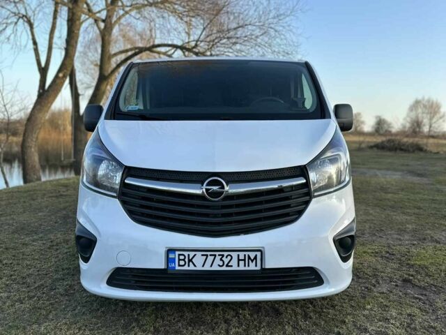 Белый Опель Виваро, объемом двигателя 1.6 л и пробегом 155 тыс. км за 20000 $, фото 1 на Automoto.ua