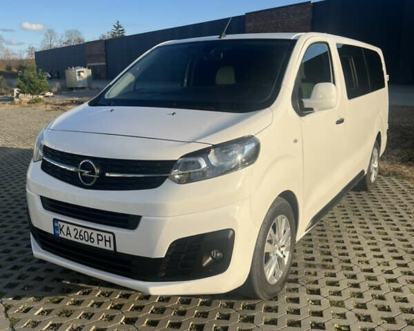 Белый Опель Виваро, объемом двигателя 2 л и пробегом 200 тыс. км за 27200 $, фото 1 на Automoto.ua