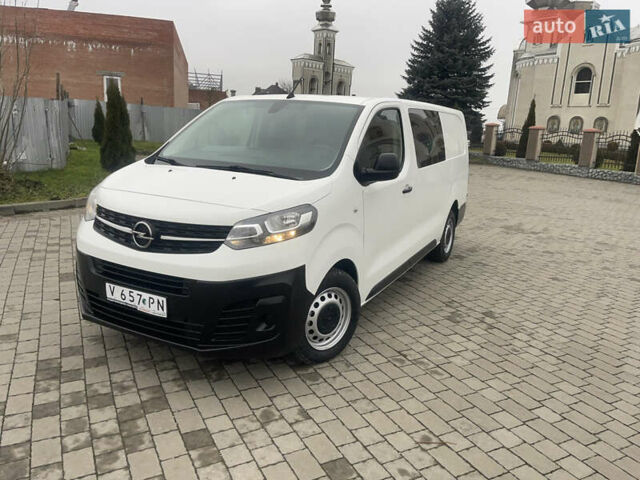 Белый Опель Виваро, объемом двигателя 2 л и пробегом 218 тыс. км за 19700 $, фото 1 на Automoto.ua