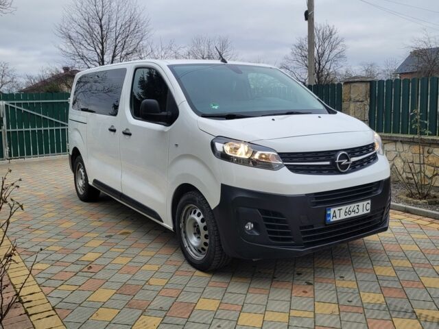 Белый Опель Виваро, объемом двигателя 2 л и пробегом 320 тыс. км за 17400 $, фото 1 на Automoto.ua