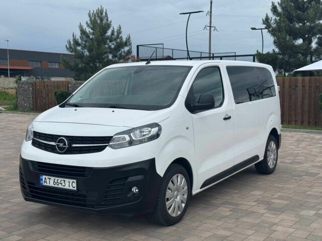 Білий Опель Віваро, об'ємом двигуна 2 л та пробігом 320 тис. км за 17607 $, фото 1 на Automoto.ua