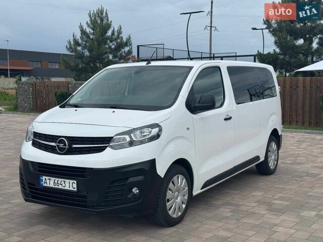 Білий Опель Віваро, об'ємом двигуна 2 л та пробігом 320 тис. км за 17567 $, фото 1 на Automoto.ua