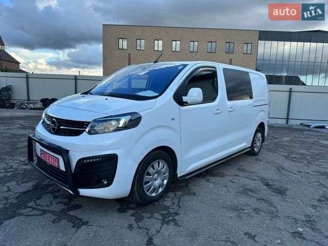 Белый Опель Виваро, объемом двигателя 2 л и пробегом 167 тыс. км за 16900 $, фото 1 на Automoto.ua