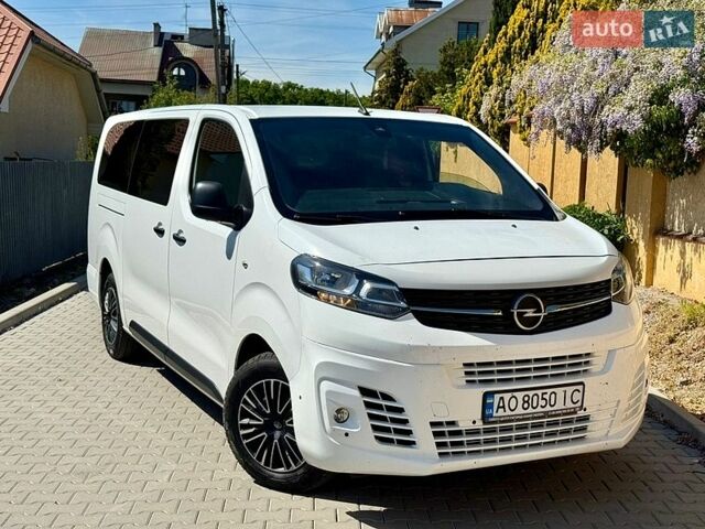 Белый Опель Виваро, объемом двигателя 2 л и пробегом 254 тыс. км за 18500 $, фото 1 на Automoto.ua