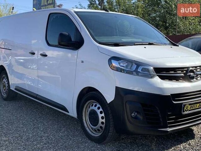 Белый Опель Виваро, объемом двигателя 2 л и пробегом 158 тыс. км за 17300 $, фото 1 на Automoto.ua