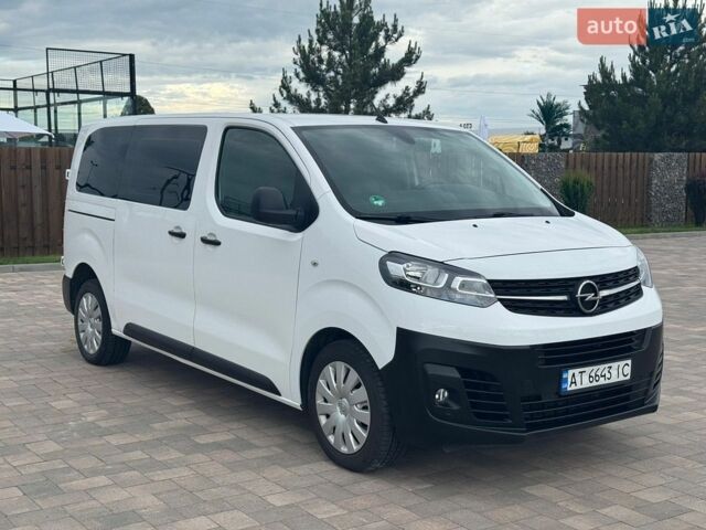 Белый Опель Виваро, объемом двигателя 2 л и пробегом 327 тыс. км за 16990 $, фото 1 на Automoto.ua