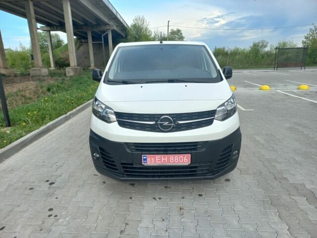 Белый Опель Виваро, объемом двигателя 2 л и пробегом 160 тыс. км за 17400 $, фото 1 на Automoto.ua