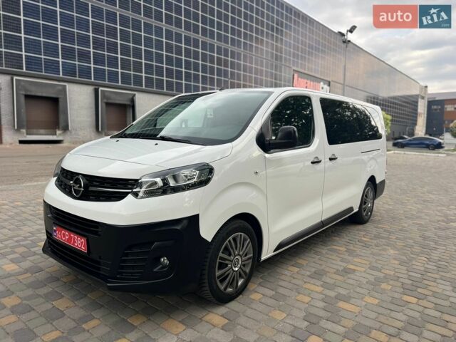 Белый Опель Виваро, объемом двигателя 2 л и пробегом 244 тыс. км за 21700 $, фото 1 на Automoto.ua