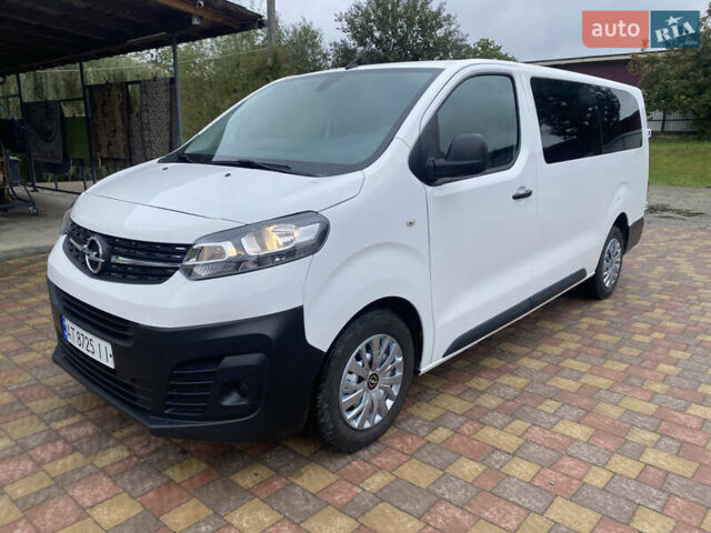 Белый Опель Виваро, объемом двигателя 2 л и пробегом 131 тыс. км за 19900 $, фото 1 на Automoto.ua