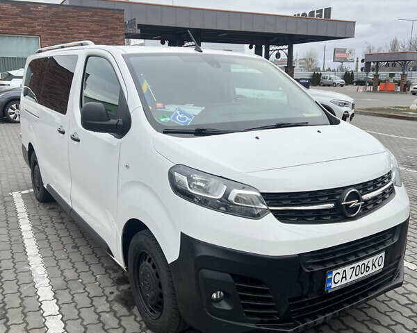 Белый Опель Виваро, объемом двигателя 2 л и пробегом 100 тыс. км за 30500 $, фото 1 на Automoto.ua