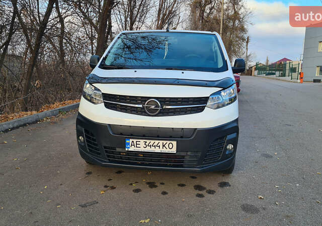 Білий Опель Віваро, об'ємом двигуна 2 л та пробігом 130 тис. км за 22500 $, фото 1 на Automoto.ua