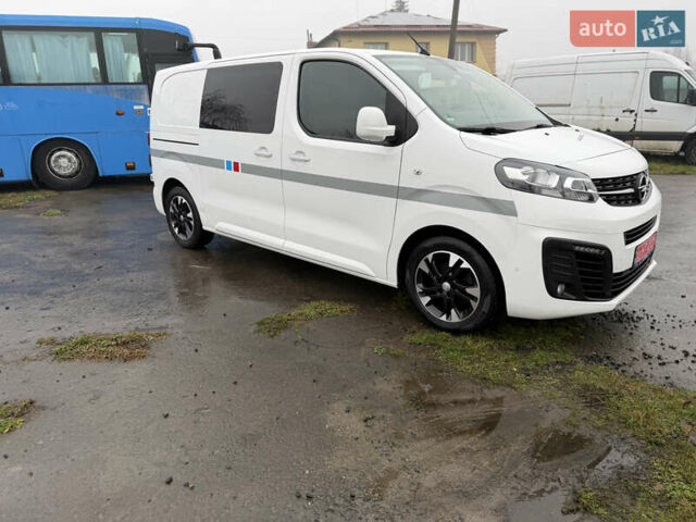 Белый Опель Виваро, объемом двигателя 1.5 л и пробегом 159 тыс. км за 19300 $, фото 1 на Automoto.ua