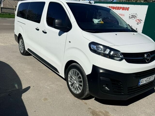 Білий Опель Віваро, об'ємом двигуна 2 л та пробігом 160 тис. км за 26999 $, фото 1 на Automoto.ua