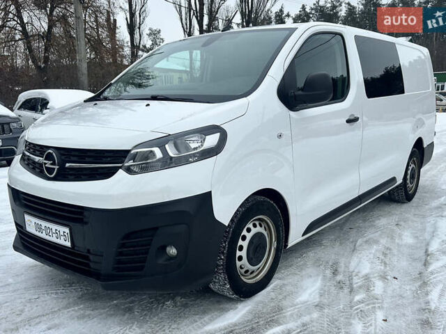 Белый Опель Виваро, объемом двигателя 2 л и пробегом 220 тыс. км за 22500 $, фото 1 на Automoto.ua
