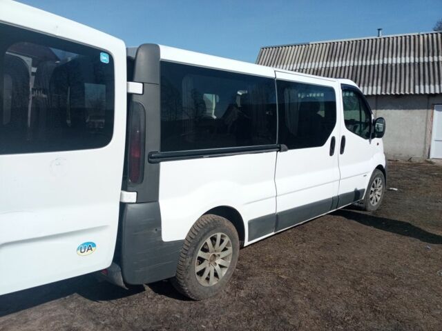 Белый Опель Виваро, объемом двигателя 1.9 л и пробегом 37 тыс. км за 6000 $, фото 1 на Automoto.ua