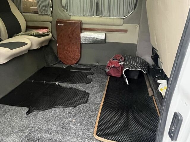 Білий Опель Віваро, об'ємом двигуна 2 л та пробігом 240 тис. км за 11500 $, фото 1 на Automoto.ua