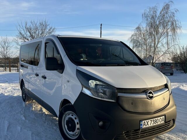 Белый Опель Виваро, объемом двигателя 1.6 л и пробегом 290 тыс. км за 18000 $, фото 1 на Automoto.ua