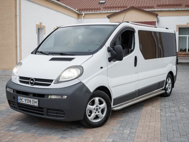 Белый Опель Виваро, объемом двигателя 1.8 л и пробегом 400 тыс. км за 7800 $, фото 1 на Automoto.ua