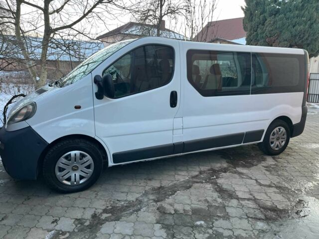 Белый Опель Виваро, объемом двигателя 1.9 л и пробегом 420 тыс. км за 8300 $, фото 1 на Automoto.ua