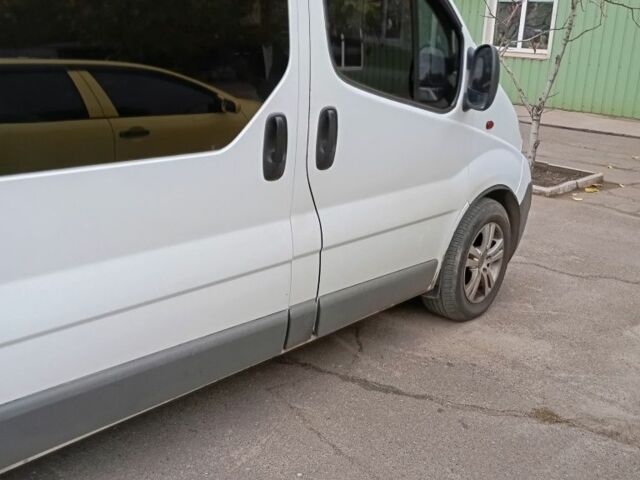 Белый Опель Виваро, объемом двигателя 2 л и пробегом 425 тыс. км за 7000 $, фото 1 на Automoto.ua